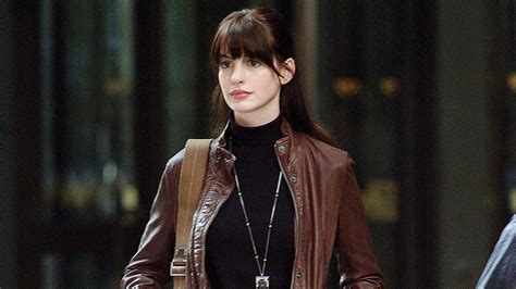 look anne hathaway nel diavolo veste prada